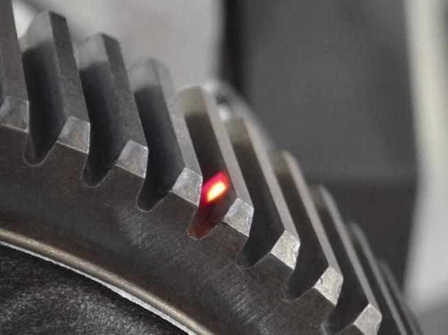 پائیدار پاور ٹرانسمیشن اجزاء کے لیے گیئرز کی لیزر سختی کی درستگی کی سطح کا علاج